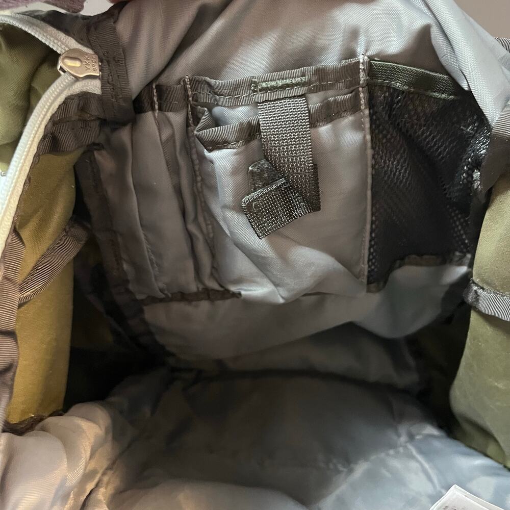 Patagonia Petrolia 28L Backpack Olive Gray Laptop Hiking Travel Daypack EUC - Picture 6 of 7